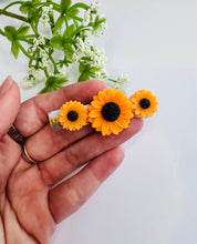 Load image into Gallery viewer, Sunflower clip
