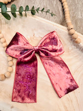 Load image into Gallery viewer, Soft Pink velvet bow
