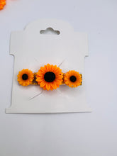 Load image into Gallery viewer, Sunflower Clip
