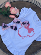 Load image into Gallery viewer, Minnie Mouse  top and bow set,Minnie mouse shirt, Minnie Mouse  bow, girls Minnie bow, girls Minnie shirt, Minnie hair bow and girls shirt
