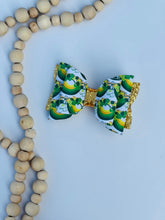 Load image into Gallery viewer, St Patricks day gold bow
