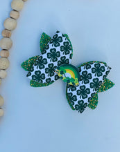 Load image into Gallery viewer, St Patricks day bow
