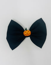 Load image into Gallery viewer, Black Pumpkin Bow
