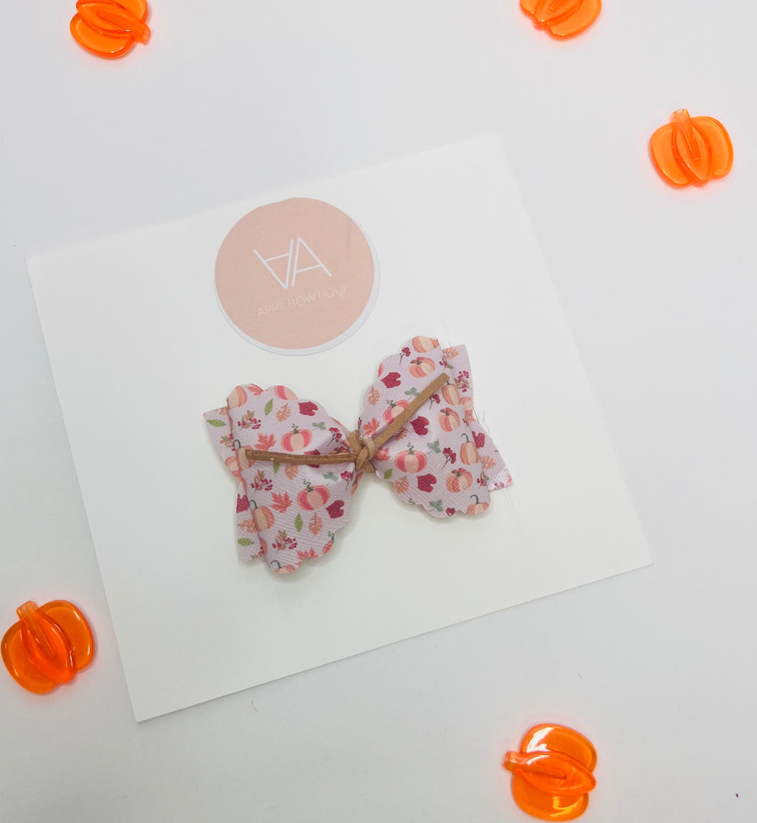 Mini pumpkins bow