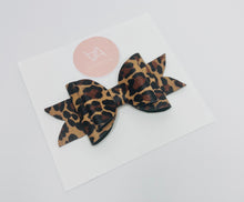 Load image into Gallery viewer, Animal Print bow clip
