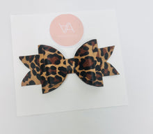 Load image into Gallery viewer, Animal Print bow clip
