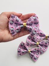 Load image into Gallery viewer, Hello kitty Bow 5”
