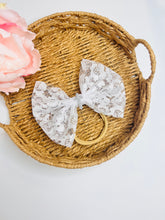 Load image into Gallery viewer, White lace headband
