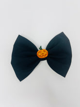 Load image into Gallery viewer, Black Pumpkin Bow
