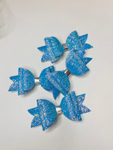 Load image into Gallery viewer, Blue glitter Bow
