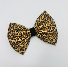 Load image into Gallery viewer, Animal Print Bow
