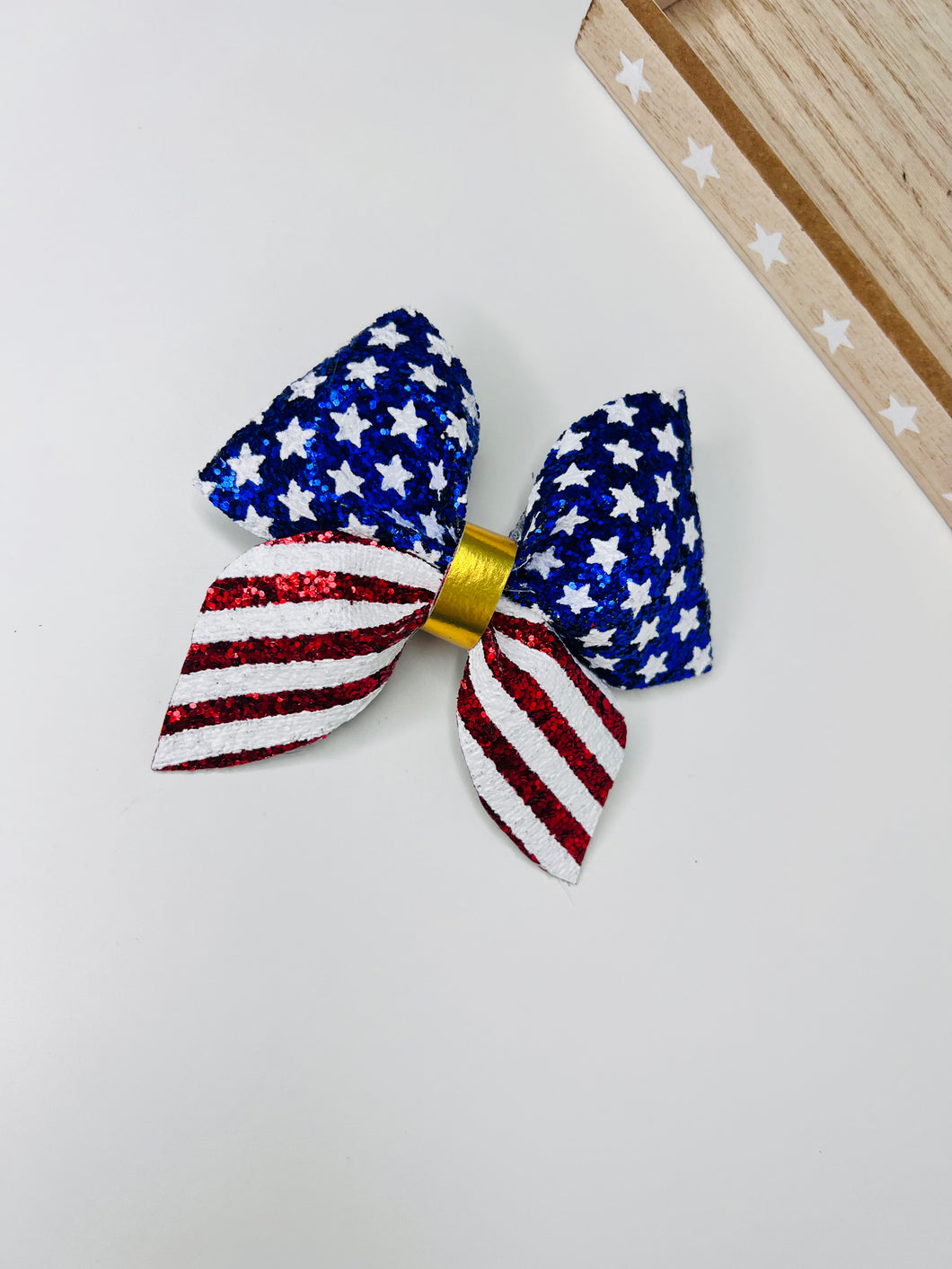 Classic flag bow