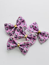 Load image into Gallery viewer, Hello kitty Bow 5”
